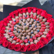 Букет из клубники в шоколаде «Миллион алых роз»
