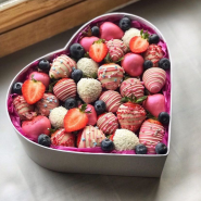 Набор клубники в шоколаде «Ванильное сердце»